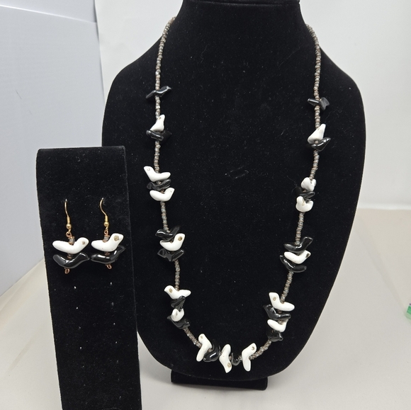 Black & White Ceramic Fetish Birds Beaded Necklace Pierced Earrings Set Vintage - Picture 2 of 12